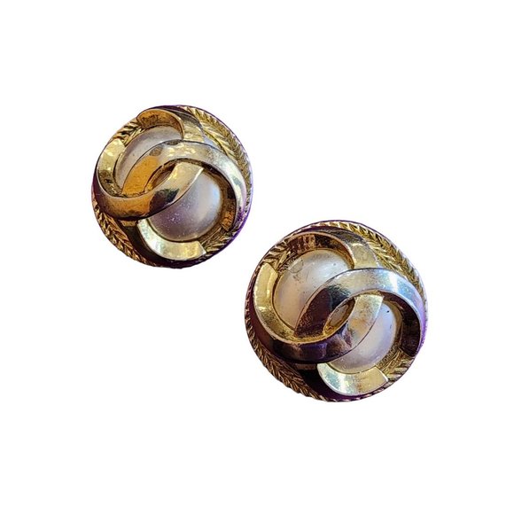 Vintage Chanel Signed Pearl Logo Clip Earrings (A1769) - Picture 3 of 8